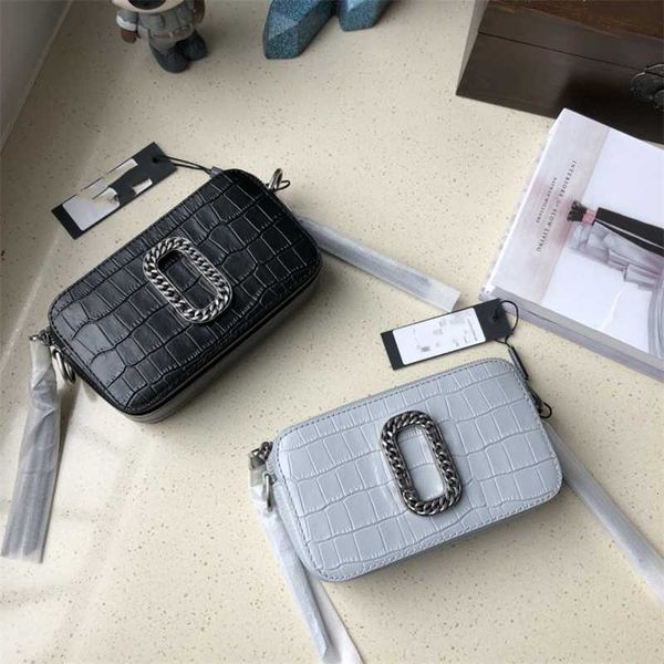 luxuries designers women bag girl commuter classic chain camera crocodile luxury crossbody cowhide thin shoulder belt one oblique designer s
luxuries designers women bag girl commuter classic chain camera crocodile luxury crossbody cowhide thin shoulder belt one oblique designer s