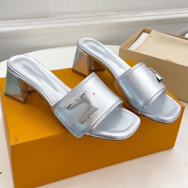2023 fashion designer slippers women slipper ladies flat slides fashion summer beach sandals brand leather flip flops -453, Black
2023 fashion designer slippers women slipper ladies flat slides fashion summer beach sandals brand leather flip flops -453, Black