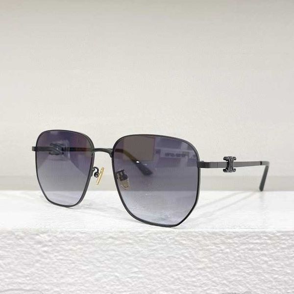 2023 new triumphal arch tiktok same personalized women versatile fashion sunglasses cl40068u, White;black
2023 new triumphal arch tiktok same personalized women versatile fashion sunglasses cl40068u, White;black