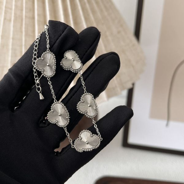 18k gold necklace earring set flower stamp bracelet brand girl logo necklace gift jewelry ring romantic love pearl stud earrings springtime, Silver
18k gold necklace earring set flower stamp bracelet brand girl logo necklace gift jewelry ring romantic love pearl stud earrings springtime, Silver