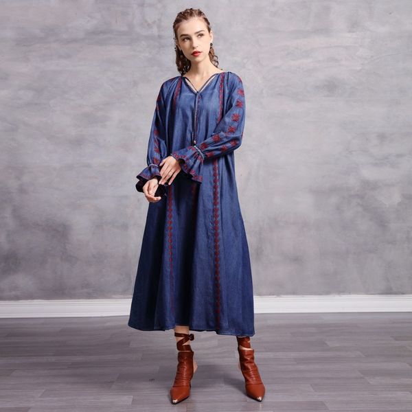 2023 autumn new v-tie denim dress: vintage heavy industry embroidery, long sleeve, loose size, mid-calf length - perfect for casual spring o, Black;gray
2023 autumn new v-tie denim dress: vintage heavy industry embroidery, long sleeve, loose size, mid-calf length - perfect for casual spring o, Black;gray