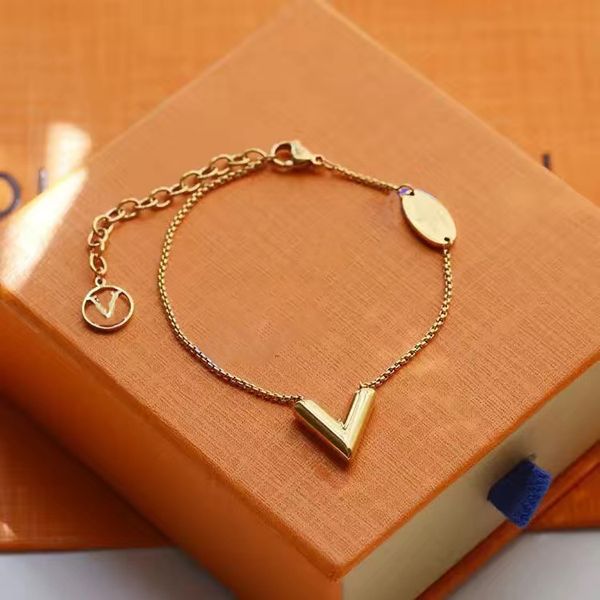 luxury designer bracelet letter charm bracelets fashion brand metal bracelet women trend classic jewelry exquisite anniversary lover gift je, Golden;silver
luxury designer bracelet letter charm bracelets fashion brand metal bracelet women trend classic jewelry exquisite anniversary lover gift je, Golden;silver