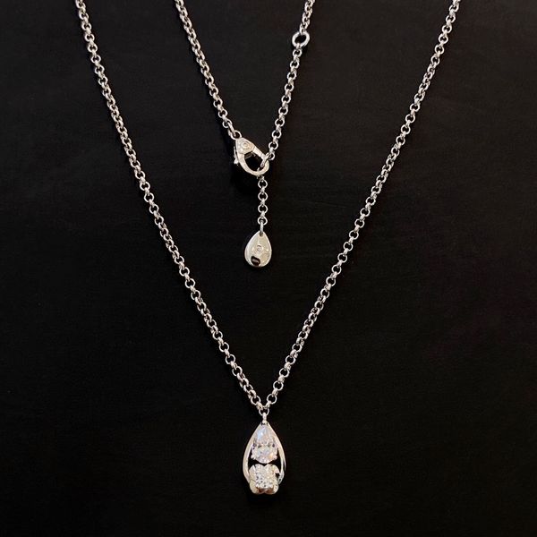 well sale original single high-end quality s925 sterling silver water drop shape pendant with full diamond necklace for women wedding jewelr
well sale original single high-end quality s925 sterling silver water drop shape pendant with full diamond necklace for women wedding jewelr