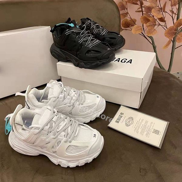 2023 designer luxury brand men women casual shoes track 3 3.0 triple white black sneakers tess leather trainer nylon printed platform traine, White;red
2023 designer luxury brand men women casual shoes track 3 3.0 triple white black sneakers tess leather trainer nylon printed platform traine, White;red