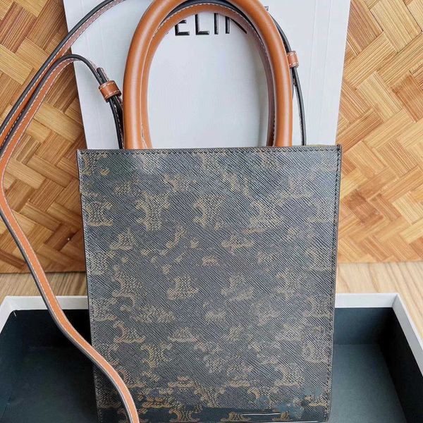 baobao women's new high end fashion trend printing mini tote bag lightweight crossbody handheld bag
baobao women's new high end fashion trend printing mini tote bag lightweight crossbody handheld bag