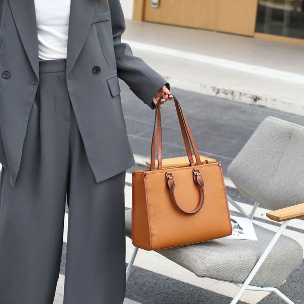 luxury designer bag tote bag womens crossbody bag layer cowhide fashionable and versatile commuting handbag with multiple compartments
luxury designer bag tote bag womens crossbody bag layer cowhide fashionable and versatile commuting handbag with multiple compartments