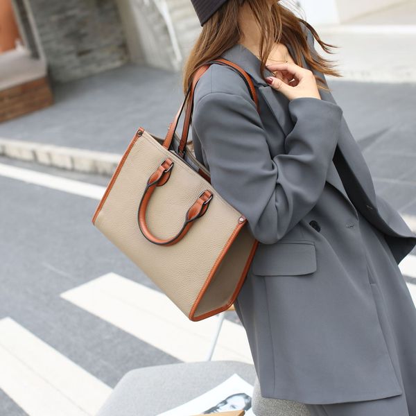 designer handbag women crossbody bags with large capacity and multiple compartments classic and versatile fashion handbag cowhide
designer handbag women crossbody bags with large capacity and multiple compartments classic and versatile fashion handbag cowhide