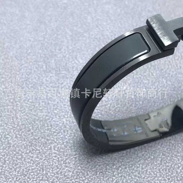 luxury design her max gold high edition black knight enamel couple bracelet new h-line simple brushed matte mist black bracelet
luxury design her max gold high edition black knight enamel couple bracelet new h-line simple brushed matte mist black bracelet