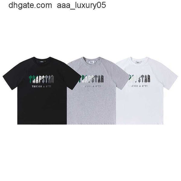 designer fashion clothing tees tshirt summer niche trapstar color block letters gradient towel embroidery t-shirt trend loose fitting couple, White;black
designer fashion clothing tees tshirt summer niche trapstar color block letters gradient towel embroidery t-shirt trend loose fitting couple, White;black