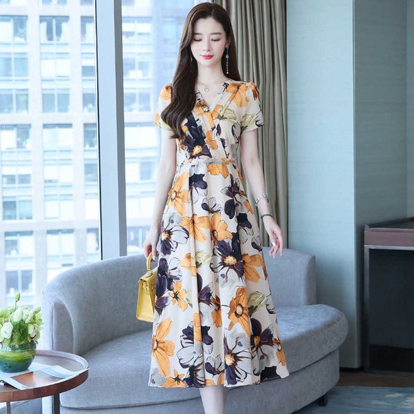 new mom's fashionable large size dress women's summer print middle aged and old age temperament short sleeve chiffon slimming dres, White;black
new mom's fashionable large size dress women's summer print middle aged and old age temperament short sleeve chiffon slimming dres, White;black