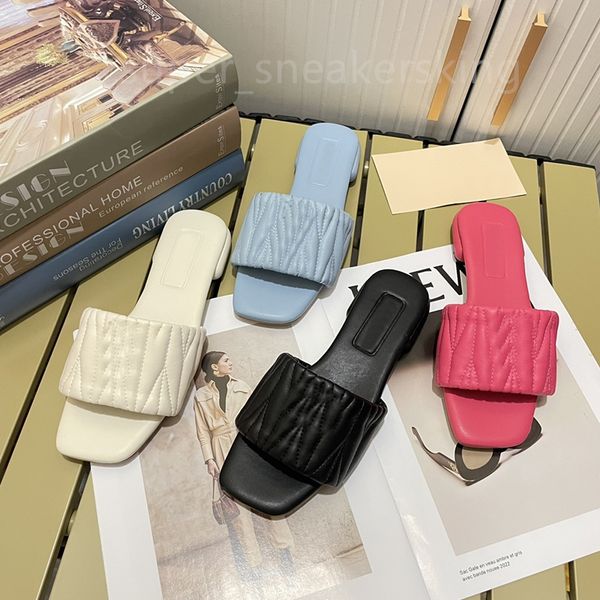 women slippers designer flat mule matelasse slide shoes fashion summer leather sandals with box size 35-41, Black
women slippers designer flat mule matelasse slide shoes fashion summer leather sandals with box size 35-41, Black