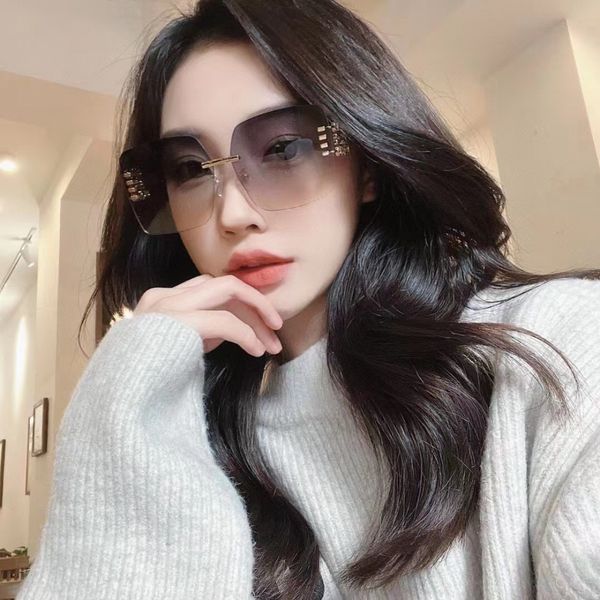 selling new model in 2023 frameless large butterfly shaped appearance gradient color women's fashionable sunglasses titanium alloy legs, White;black
selling new model in 2023 frameless large butterfly shaped appearance gradient color women's fashionable sunglasses titanium alloy legs, White;black