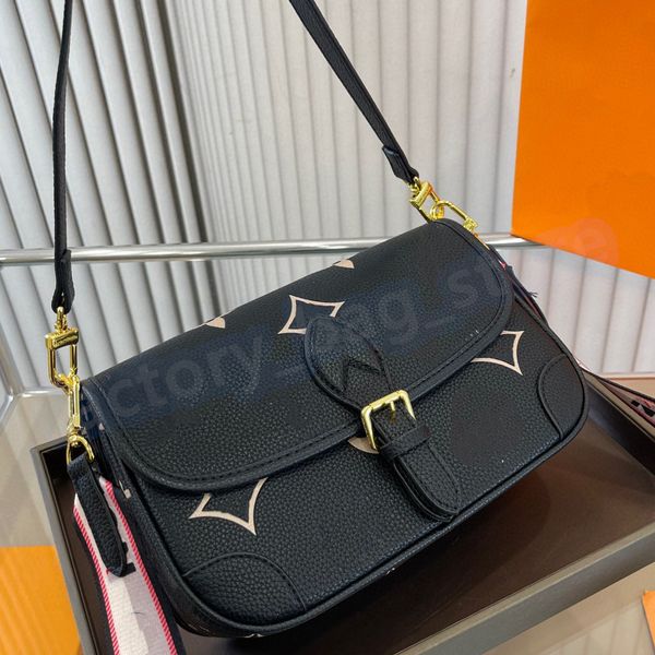 women shoulder bag totes leather fashion old flower designer diane baguette handbag large-capacity black white strap embossed letters flap b
women shoulder bag totes leather fashion old flower designer diane baguette handbag large-capacity black white strap embossed letters flap b