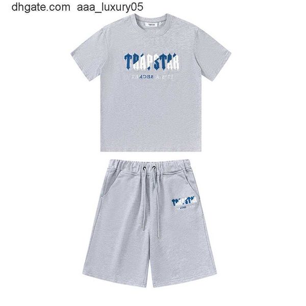 designer fashion clothing tees tshirt american fashion brand trapstar white blue gradient towel embroidered short sleeved shorts loose fitti, White;black
designer fashion clothing tees tshirt american fashion brand trapstar white blue gradient towel embroidered short sleeved shorts loose fitti, White;black