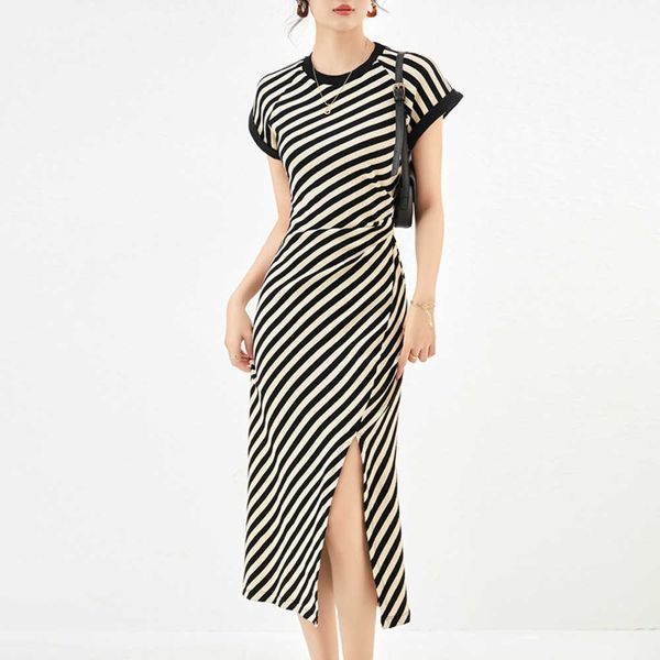 knitted dress temperament fit round neck fashion stripe contrast slimming dresses for women a slim texture, White;black
knitted dress temperament fit round neck fashion stripe contrast slimming dresses for women a slim texture, White;black