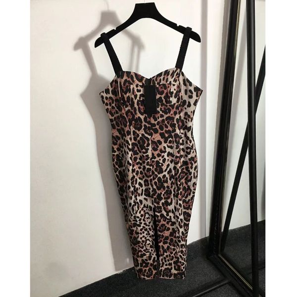 2023 designer women's dress fashion casual new leopard print temperament hem front slit waist dresses halter dress coffee color skirt c, Black;gray
2023 designer women's dress fashion casual new leopard print temperament hem front slit waist dresses halter dress coffee color skirt c, Black;gray