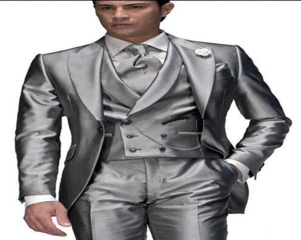 2018 new silver grey wedding tuxedos style one button groom tuxedos peak lapel groomsmen man mens wedding suits jacketpants1035816, Black;gray
2018 new silver grey wedding tuxedos style one button groom tuxedos peak lapel groomsmen man mens wedding suits jacketpants1035816, Black;gray