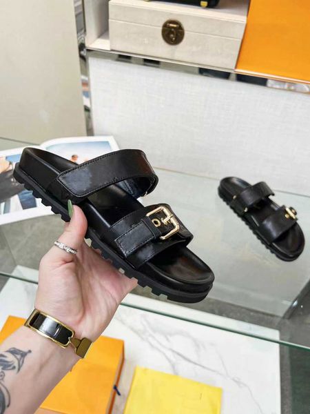 fashion sandals luis summer women slippers slide leather vuttonity leisure sandals luxury designers sandals l062, Black
fashion sandals luis summer women slippers slide leather vuttonity leisure sandals luxury designers sandals l062, Black