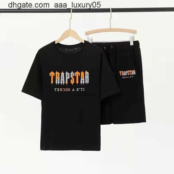 22ss new trapstar london t shirt men and women embroidered chenille decoded chord suit - revolution luxury trapstars tee trapstar. 12, White;black
22ss new trapstar london t shirt men and women embroidered chenille decoded chord suit - revolution luxury trapstars tee trapstar. 12, White;black