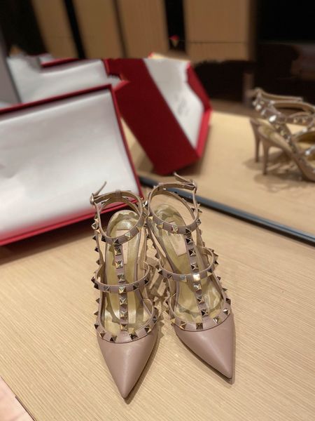 dress shoes luxury designer sandals 2023 new strap rivet pointed high heels, Black
dress shoes luxury designer sandals 2023 new strap rivet pointed high heels, Black