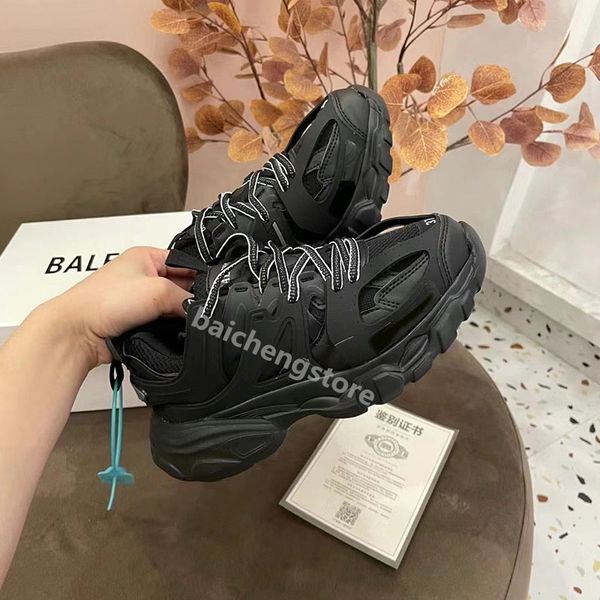 track2 casual shoes leather trainer platform trainers shoes luxury designer tripler black nylon printed men women track 3.0 mens womens heav, White;red
track2 casual shoes leather trainer platform trainers shoes luxury designer tripler black nylon printed men women track 3.0 mens womens heav, White;red