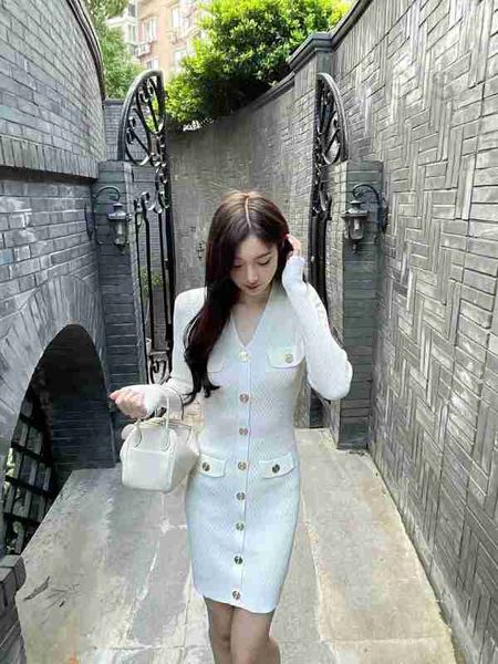 urban dresses designer fall winter women's new metal buckle fashion dress spring knitted skirt party valentine's day birthday gift, White;black
urban dresses designer fall winter women's new metal buckle fashion dress spring knitted skirt party valentine's day birthday gift, White;black