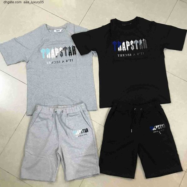 designer fashion clothing tees tshirt high street trapstar blue white towel embroidered short sleeve shorts set tshirt capris casual streetw, White;black
designer fashion clothing tees tshirt high street trapstar blue white towel embroidered short sleeve shorts set tshirt capris casual streetw, White;black