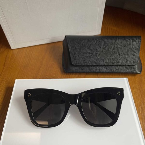 new arc de triomphe premium women's panel fashionable small comfortable uv resistant sunglasses, White;black
new arc de triomphe premium women's panel fashionable small comfortable uv resistant sunglasses, White;black