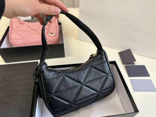 designer exquisite cute sweet shoulder bag diamond-plaid lambskin underarm bag spice girl essential texture lightweight large capacity women
designer exquisite cute sweet shoulder bag diamond-plaid lambskin underarm bag spice girl essential texture lightweight large capacity women