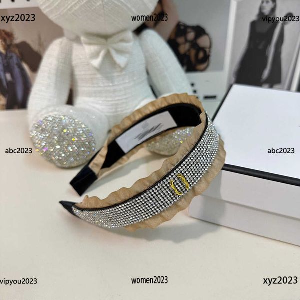 women headbands designer hair jewelry pleated edge decoration hair band shiny diamond headwear #including box, Silver
women headbands designer hair jewelry pleated edge decoration hair band shiny diamond headwear #including box, Silver