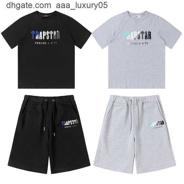 designer fashion clothing tshirt tees high street summer new trapstar blue white towel embroidered short sleeve shorts set loose short sleev, White;black
designer fashion clothing tshirt tees high street summer new trapstar blue white towel embroidered short sleeve shorts set loose short sleev, White;black