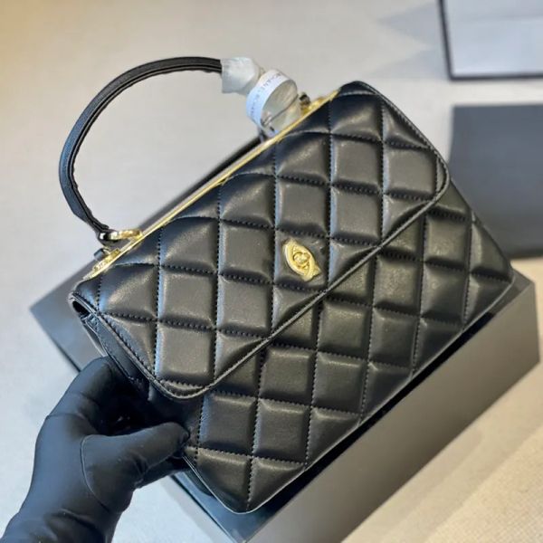 channel flap trendy cc bag 25cm handbag crossbody vintage quilted purse genuine leather handle chain gold metallic designer woman expensive
channel flap trendy cc bag 25cm handbag crossbody vintage quilted purse genuine leather handle chain gold metallic designer woman expensive