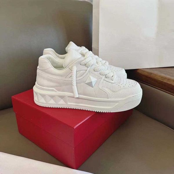 new genuine leather casual shoes women's sneakers round head cross tie thick sole sport walking shoes sewing lace up women flats
new genuine leather casual shoes women's sneakers round head cross tie thick sole sport walking shoes sewing lace up women flats