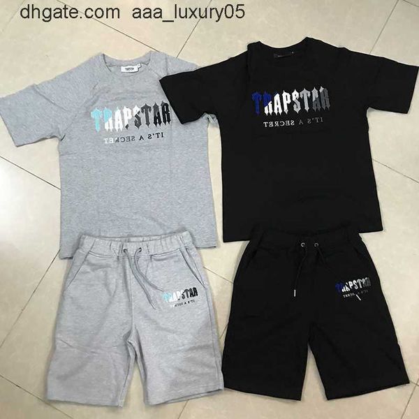 designer fashion clothing tees tshirt trapstar blue white towel embroidered sports casual set mens womens short sleeve tshirt shorts casual, White;black
designer fashion clothing tees tshirt trapstar blue white towel embroidered sports casual set mens womens short sleeve tshirt shorts casual, White;black