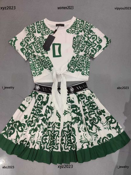Woman Designer Dress High Quality Two Piece Dress Size S-L Letter Printing Round Neck T-shirt and Elastic Waist Pleated Skirt June17, #1
Woman Designer Dress High Quality Two Piece Dress Size S-L Letter Printing Round Neck T-shirt and Elastic Waist Pleated Skirt June17, #1