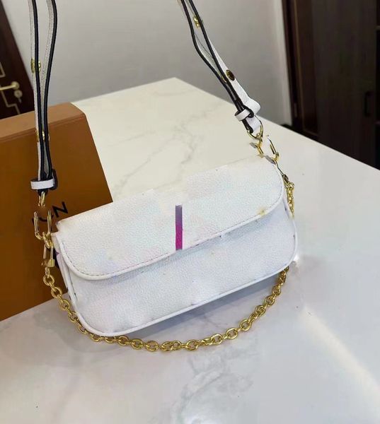 l new v designer bag shoulder bag womens crossbody bag womens purses and handbags designer messenger bag bag with logo box 23*12*4cm gradien
l new v designer bag shoulder bag womens crossbody bag womens purses and handbags designer messenger bag bag with logo box 23*12*4cm gradien