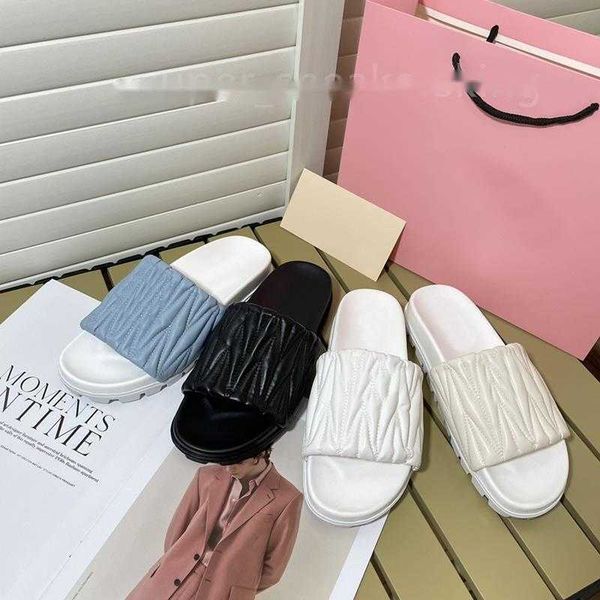 r slippers women flat mule matelasse slide shoes fashion summer leather sandals with box size 35-41, Black
r slippers women flat mule matelasse slide shoes fashion summer leather sandals with box size 35-41, Black