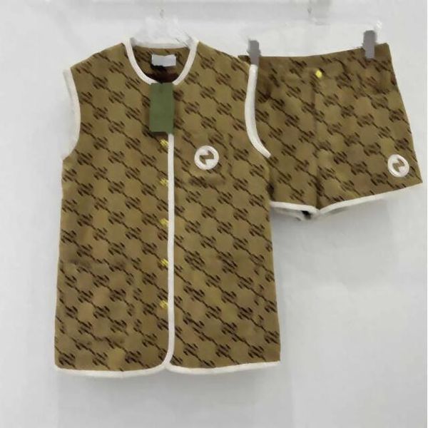 luxury womens two pieces pants apricot brand design letter logo print sleeveless jacket and casual shorts 2 piece sets designer tracksuits w, White
luxury womens two pieces pants apricot brand design letter logo print sleeveless jacket and casual shorts 2 piece sets designer tracksuits w, White