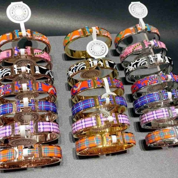 luxury design her max new h buckle pattern enamel bracelet with versatile titanium steel 18k non fading original steel seal, Black
luxury design her max new h buckle pattern enamel bracelet with versatile titanium steel 18k non fading original steel seal, Black