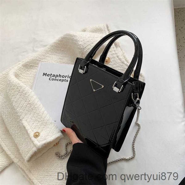 messenger bags brand all-match western-style mirror bag women's new trendy messenger bag patent leather glossy diamond single shoulder
messenger bags brand all-match western-style mirror bag women's new trendy messenger bag patent leather glossy diamond single shoulder