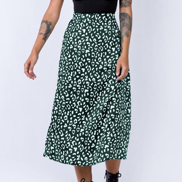 women long skirt high waist midi skirt leopard print casual maxi skirt side slit style zipper casual loose streetwear, Black
women long skirt high waist midi skirt leopard print casual maxi skirt side slit style zipper casual loose streetwear, Black