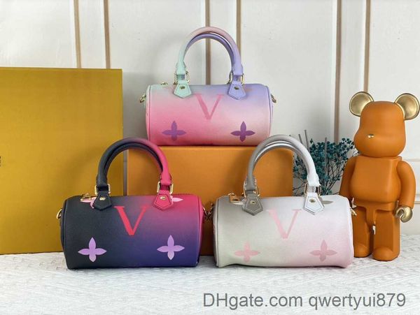 gradient spring designer women messenger bags pillow bag handbags papillon bb shoulder crossbody lady vavin strap bags purse id qwertyui879
gradient spring designer women messenger bags pillow bag handbags papillon bb shoulder crossbody lady vavin strap bags purse id qwertyui879