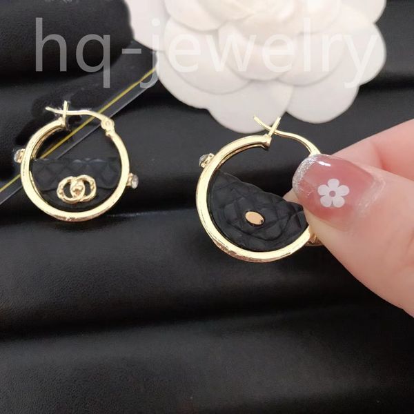 designed by an international luxury master, fashionable women's large earrings are the preferred fashion accessory gift for wedding par, Golden;silver
designed by an international luxury master, fashionable women's large earrings are the preferred fashion accessory gift for wedding par, Golden;silver