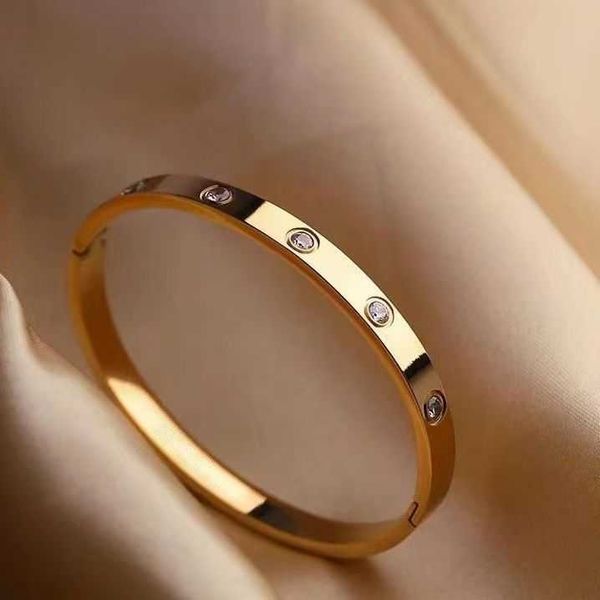 selling funds titanium steel synthetic zircon bracelettrue loveclassic internet red minimalist and versatile luxurious rose colored bracelet, Black
selling funds titanium steel synthetic zircon bracelettrue loveclassic internet red minimalist and versatile luxurious rose colored bracelet, Black
