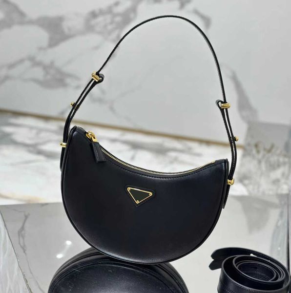 designer bags leather bag large capacity shoulder cowhide hand mother lichee grain head layer bucketclassic tote bag the row p74g
designer bags leather bag large capacity shoulder cowhide hand mother lichee grain head layer bucketclassic tote bag the row p74g
