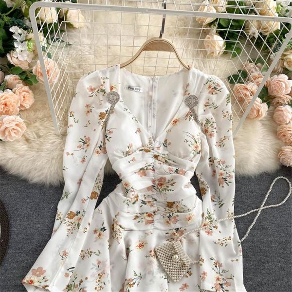 dresses as vintage women white floral dress autumn fashion vneck long sleeve high waist dresses elegant sweet female clothing 2022, Black;gray
dresses as vintage women white floral dress autumn fashion vneck long sleeve high waist dresses elegant sweet female clothing 2022, Black;gray