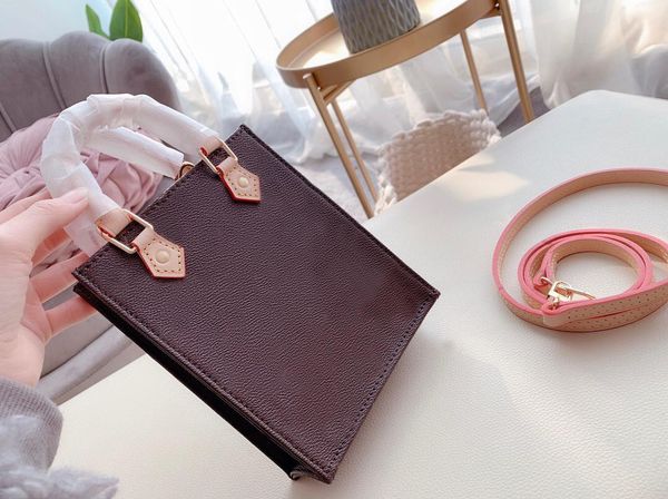 new music mini leather bag tote music bag tote sound bag exquisite compact shoulder size 17 designer classic crossbody bag mobile phone bag
new music mini leather bag tote music bag tote sound bag exquisite compact shoulder size 17 designer classic crossbody bag mobile phone bag