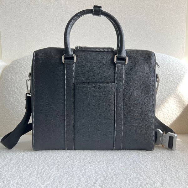 2023 new men's briefcase high-end custom quality handbag made of black grain cow leather is very spacious and practical crossbody bag i
2023 new men's briefcase high-end custom quality handbag made of black grain cow leather is very spacious and practical crossbody bag i