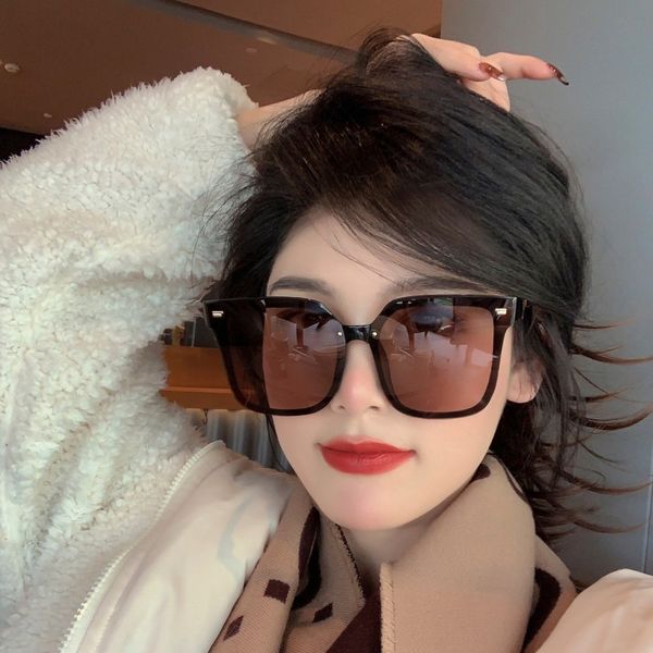 2023 factory brand new style butterfly appearance khaki fashion women's sunglasses light pc material fashionable elegant and casual for, White;black
2023 factory brand new style butterfly appearance khaki fashion women's sunglasses light pc material fashionable elegant and casual for, White;black