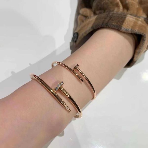 new s925 silver head and tail diamond nail bracelet for women's fashion versatile high grade light luxury gift boyfriends 5bx7, Black
new s925 silver head and tail diamond nail bracelet for women's fashion versatile high grade light luxury gift boyfriends 5bx7, Black